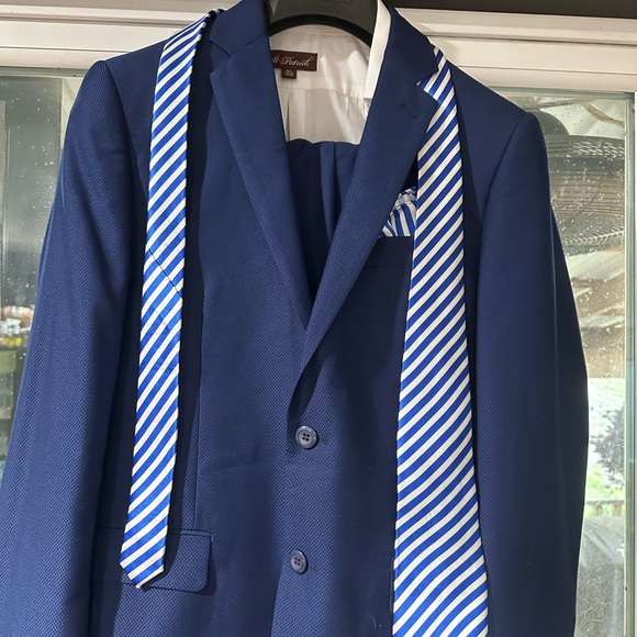 Men’s 2 Piece Suit - Picture 1 of 6